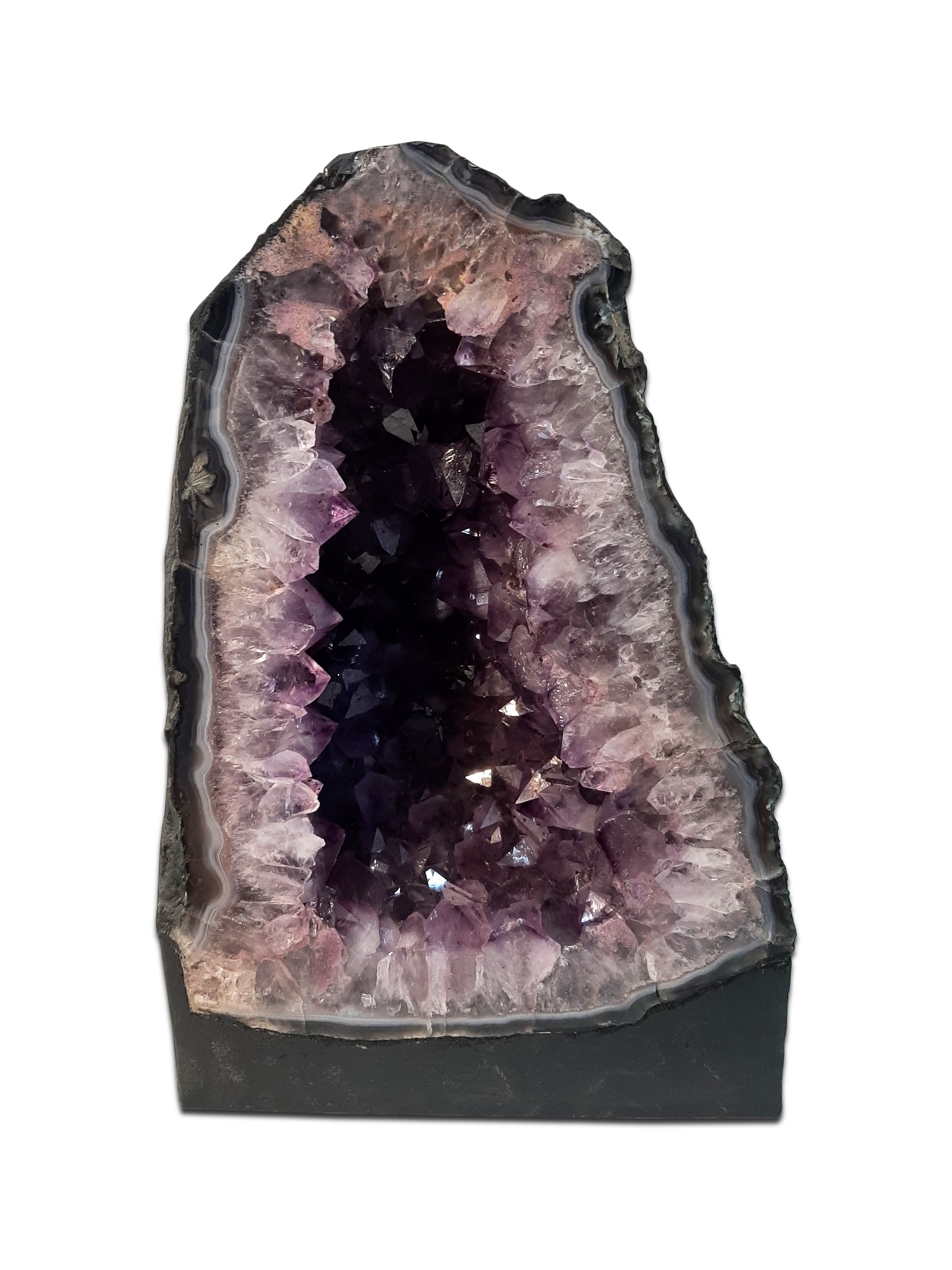 Amethyst Cluster Raw Geode Caves/Raw Clusters (27.5 Kg) in India, US, UK, Australia, Europe