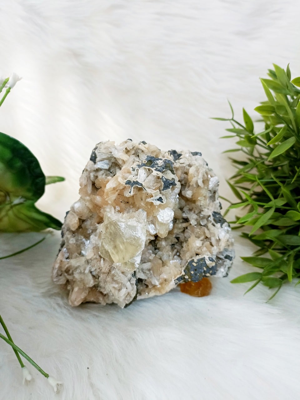 Green Calcite Crystal: Healing Benefits, Properties, and Uses in India, US, UK, Australia, Europe