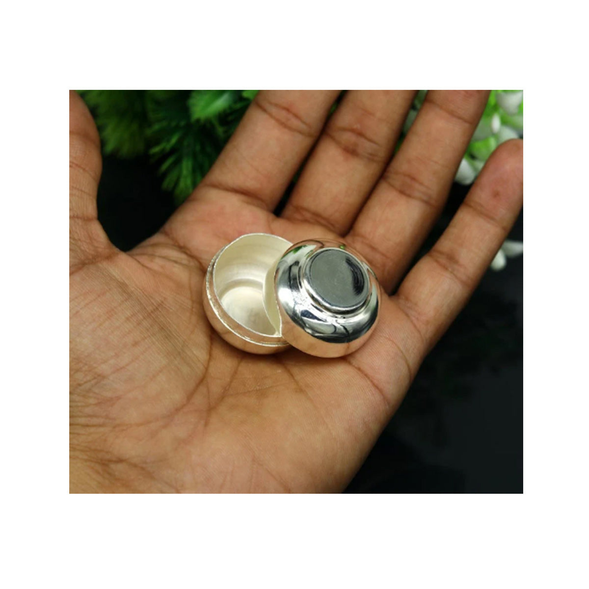 Silver handmade gorgeous small idol's Prasad box, trinket box, container box, brides Sindur box, solid silver article utensil in India, US, UK, Australia, Europe